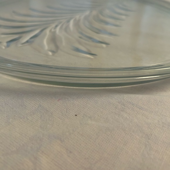 ๐
๐ป SALE! VINTAGE INDIANA GLASS CHRISTMAS TREE PLATTER 13โ RETAIL $55 - Picture 6 of 7